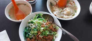 https://horego-prod-outlets-photos.s3.ap-southeast-3.amazonaws.com/horego.com/serpong-utara/restaurant/mie-ayam-golden/review/thumbnail/af1qipmeujdglac8py84vtkmpnvk1wg71whq-lwdkpu8.jpg