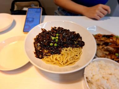 https://horego-prod-outlets-photos.s3.ap-southeast-3.amazonaws.com/horego.com/serpong-utara/restaurant/paiks-noodle-living-world-alam-sutra-/review/thumbnail/af1qippvkd-1rtnjbdgw1rc3qocoksxcbxxewtlvrf76.jpg