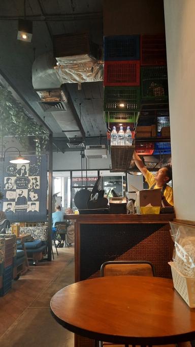 https://horego-prod-outlets-photos.s3.ap-southeast-3.amazonaws.com/horego.com/setia-budi/cafe/the-people-s-cafe/review/thumbnail/horego-75788010IMG_Review_1700288915297_compressed6583913579490435485_1700288916335.jpg