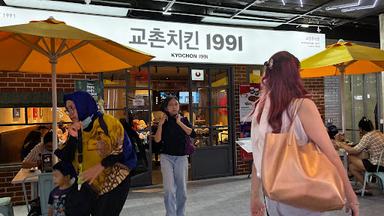 https://horego-prod-outlets-photos.s3.ap-southeast-3.amazonaws.com/horego.com/setia-budi/restaurant/kyochon-1991-chicken-lotte-mall/review/thumbnail/af1qipozqkgwc6ll_cz2hbm-6fkqbldqyjn5y2-cgaka.jpg