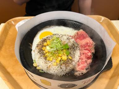 https://horego-prod-outlets-photos.s3.ap-southeast-3.amazonaws.com/horego.com/setia-budi/restaurant/pepper-lunch-lotte-mall-jakarta/review/thumbnail/af1qippwn68sxpas01rpucd6nzwkotzjfmbj_hamfc4b.jpg