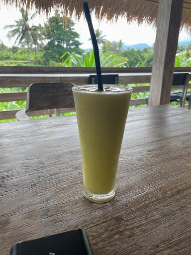 https://horego-prod-outlets-photos.s3.ap-southeast-3.amazonaws.com/horego.com/sidemen/bar/the-green-ujung-karangasem/review/thumbnail/af1qipmyyeg-3azkbumnlr-hgg9bvg99vid3g1nc52qq.jpg