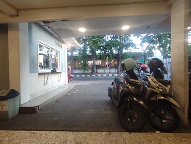 https://horego-prod-outlets-photos.s3.ap-southeast-3.amazonaws.com/horego.com/sidoarjo/cafe/belikopi-untung-surapati/review/thumbnail/af1qipmkwi_ylbdhw32vtwnxltgj00uwzxulyol4jguh.jpg