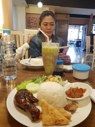 https://horego-prod-outlets-photos.s3.ap-southeast-3.amazonaws.com/horego.com/sidoarjo/chinese-restaurant/bulin-family-resto-bernardi/review/thumbnail/af1qipn_kfxu_ydrpaml_uyfbljykn_d-mqupp0xmpab.jpg