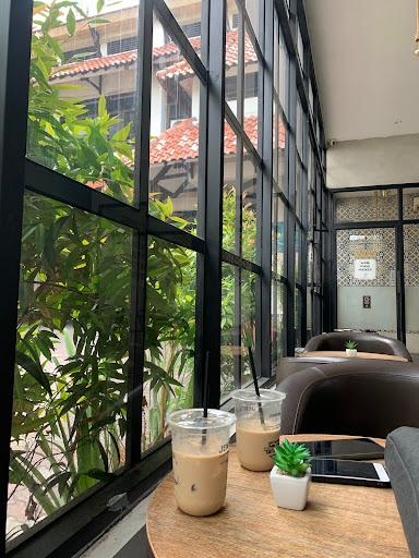 https://horego-prod-outlets-photos.s3.ap-southeast-3.amazonaws.com/horego.com/sidomukti/coffee-shop/jenderal-coffee/review/thumbnail/af1qipoxcrblvpc6r0a5av_vgw2rh69j4hmehemwzeyx.jpg