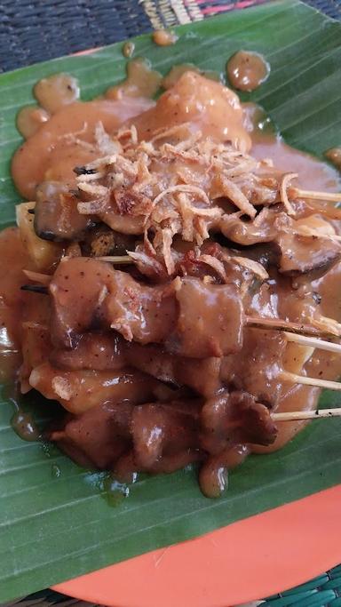 https://horego-prod-outlets-photos.s3.ap-southeast-3.amazonaws.com/horego.com/sidomukti/restaurant/sate-padang/review/thumbnail/af1qippmqrjkt1ebzpzgmrwfokn9i4k3htaccc7x0ncj.jpg