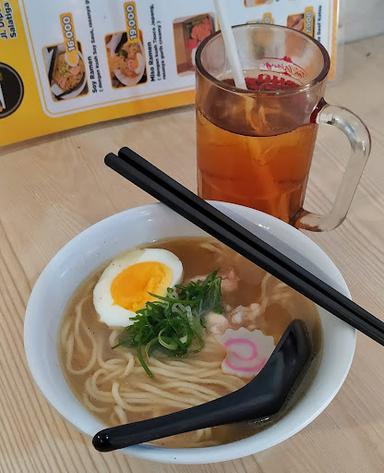 https://horego-prod-outlets-photos.s3.ap-southeast-3.amazonaws.com/horego.com/sidorejo/japanese-restaurant/hashirama-ramen/review/thumbnail/af1qipnnv-wuxolveqco2tmytwt9j1ltchnqsec0nvqy.jpg