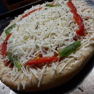 https://horego-prod-outlets-photos.s3.ap-southeast-3.amazonaws.com/horego.com/sidorejo/restaurant/kedai-pizza-kita-kpk-rumpizs/review/thumbnail/af1qipm-2opsy1u5lurszupedxbizmqpnbnstuvuexvx.jpg