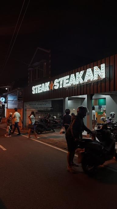 https://horego-prod-outlets-photos.s3.ap-southeast-3.amazonaws.com/horego.com/sidorejo/restaurant/steak-steakan-by-chef-banaspati/review/thumbnail/af1qipp9vrasysyaov01j30frpwnmedir8_53mtmlz3s.jpg