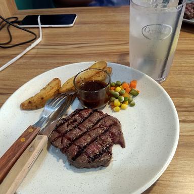 https://horego-prod-outlets-photos.s3.ap-southeast-3.amazonaws.com/horego.com/sidorejo/restaurant/steak-steakan-by-chef-banaspati/review/thumbnail/af1qippqdrta3tlgwx-517zp1fixch2zoboulkynusty.jpg