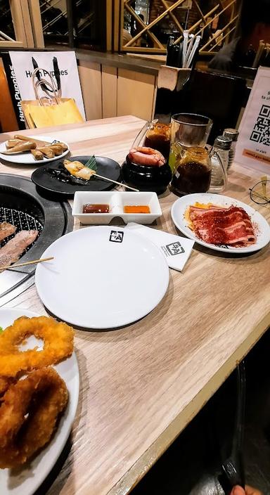 https://horego-prod-outlets-photos.s3.ap-southeast-3.amazonaws.com/horego.com/sukajadi/bar/gyu-kaku-japanese-bbq/review/thumbnail/af1qipmhs6p6nsng44ngcj155g8ilep98jausiuf8gjc.jpg