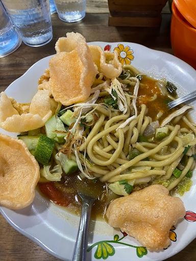 https://horego-prod-outlets-photos.s3.ap-southeast-3.amazonaws.com/horego.com/sukarami/restaurant/mie-celor-mie-aceh-simpang-5/review/thumbnail/af1qippj3s2a7wmx0agq48kzjlwaob-0h5r4f4c8zhg6.jpg