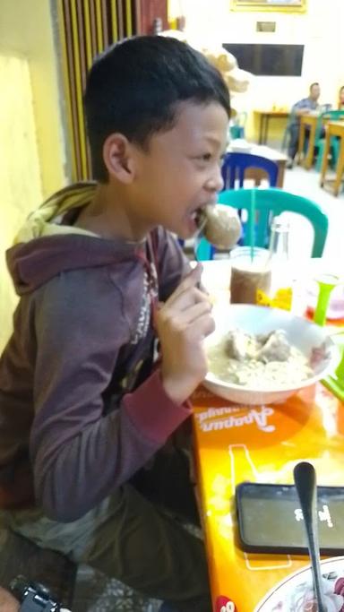 https://horego-prod-outlets-photos.s3.ap-southeast-3.amazonaws.com/horego.com/sukarami/restaurant/pondok-bakso-hudson-mas-min-tiga-putra/review/thumbnail/af1qipnjq3kkgi-eiwxjzejkbl5kj_cg-lesarppmkoe.jpg