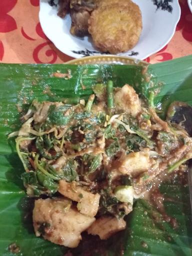 https://horego-prod-outlets-photos.s3.ap-southeast-3.amazonaws.com/horego.com/sukarami/restaurant/warung-pecel-gado-gado-bude-kartini/review/thumbnail/af1qipmcq4lso6p-o74xkek5z8zda0cnkk1zl96rbkzn.jpg