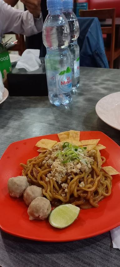 https://horego-prod-outlets-photos.s3.ap-southeast-3.amazonaws.com/horego.com/tamalanrea/restaurant/mie-naga-btp/review/thumbnail/af1qipo4pd87-zixqeecluhse5vfh8893t25dwnzdgl3.jpg