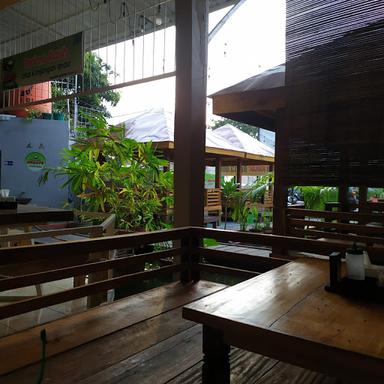 https://horego-prod-outlets-photos.s3.ap-southeast-3.amazonaws.com/horego.com/tamalanrea/restaurant/nasi-uduk-buratu/review/thumbnail/af1qippckfxruc33gm0gxnoyagba6bzgxzbqxins2ukp.jpg