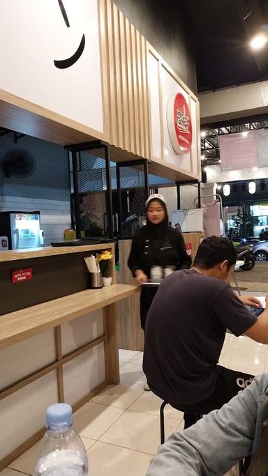 https://horego-prod-outlets-photos.s3.ap-southeast-3.amazonaws.com/horego.com/tamalanrea/restaurant/waroenk-ramen-btp-makassar/review/thumbnail/af1qipme1n2p85og1p-muvulal6ebn90hkijnok7_ina.jpg