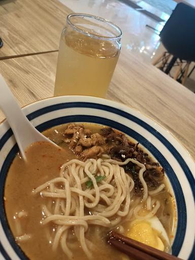 https://horego-prod-outlets-photos.s3.ap-southeast-3.amazonaws.com/horego.com/tamalanrea/restaurant/waroenk-ramen-btp-makassar/review/thumbnail/af1qipmtdn6oidczyn_fsughlhigjdg9eqwpp_n1khlb.jpg