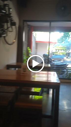 https://horego-prod-outlets-photos.s3.ap-southeast-3.amazonaws.com/horego.com/tambaksari/restaurant/mie-setan-noodle-n-dimsum-dharmahusada-surabaya/review/thumbnail/af1qipoocblfdhqtxjwtj6cdyers5zdapxtkkr0ei7h0.jpg