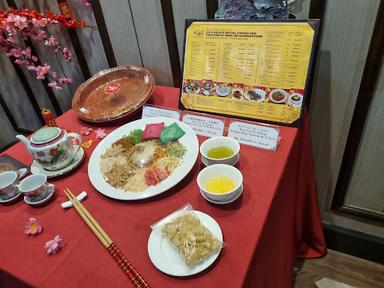 https://horego-prod-outlets-photos.s3.ap-southeast-3.amazonaws.com/horego.com/tanah-abang/chinese-restaurant/liu-li-palace-seafood-restaurant/review/thumbnail/af1qipphbfoiekl6n569-f0v04ackxipjsxsk-agb4db.jpg