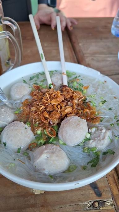 https://horego-prod-outlets-photos.s3.ap-southeast-3.amazonaws.com/horego.com/tanah-abang/restaurant/akim-bakso-ganden/review/thumbnail/af1qipmmqkwxz1r5gcur8dasoxenjmnkq4t-qtcdptqp.jpg