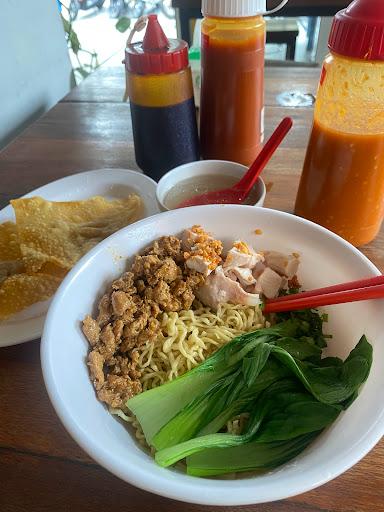 https://horego-prod-outlets-photos.s3.ap-southeast-3.amazonaws.com/horego.com/tanah-abang/restaurant/bakmie-kasih/review/thumbnail/af1qippeguuwykyznswxutoh7oqg0zzyugf00p0ehwv4.jpg