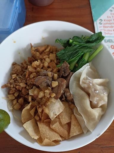 https://horego-prod-outlets-photos.s3.ap-southeast-3.amazonaws.com/horego.com/tanjung-priok/chinese-restaurant/bakmi-sion/review/thumbnail/af1qipmbsrquwsqyozbiglaiy8faneabgbvze6hfxow.jpg