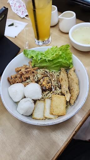 https://horego-prod-outlets-photos.s3.ap-southeast-3.amazonaws.com/horego.com/tanjung-priok/chinese-restaurant/soka-fresh-fishball-soup/review/thumbnail/af1qipoosyu1lvguzu_gpgbgm81vf8gcsuhds90yzqqt.jpg