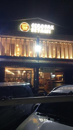 https://horego-prod-outlets-photos.s3.ap-southeast-3.amazonaws.com/horego.com/tanjung-priok/restaurant/gerobak-betawi-sunter/review/thumbnail/af1qipou10m4pvrisi1qgcnm--4nsnpxfwxeyn9ixc3o.jpg