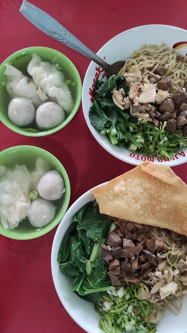 https://horego-prod-outlets-photos.s3.ap-southeast-3.amazonaws.com/horego.com/tapos/restaurant/bakmi-aping/review/thumbnail/af1qipo-rtbogzhncessqwpqqiekzjjrbygdsliu3qhk.jpg