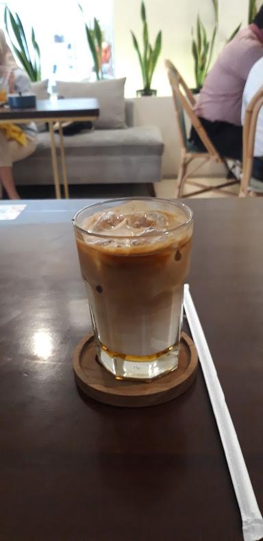 https://horego-prod-outlets-photos.s3.ap-southeast-3.amazonaws.com/horego.com/tebet/cafe/coffee-and-couple-cafe-tebet/review/thumbnail/af1qipmtjsw0aiof_hqm2mtoeqnpsze0n670lykuflgg.jpg