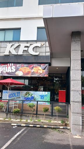 https://horego-prod-outlets-photos.s3.ap-southeast-3.amazonaws.com/horego.com/tebet/restaurant/kfc/review/thumbnail/af1qippj83s5_7u5ngop0ouo610cyydzxkbber0vslip.jpg