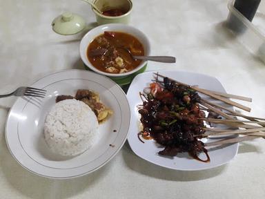 https://horego-prod-outlets-photos.s3.ap-southeast-3.amazonaws.com/horego.com/tebet/restaurant/warung-sate-madura-pak-mislan/review/thumbnail/af1qipmsilm0zelappegogbyam-r7wtzl06tbcwp8uxq.jpg