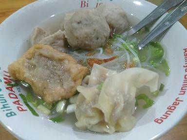 https://horego-prod-outlets-photos.s3.ap-southeast-3.amazonaws.com/horego.com/tegalsari/cafe/bakso-urat-kikil-pak-kumis-solo/review/thumbnail/af1qippwikbk2sbuspl4wjmv4lvjbfisbrnqfr_zpl4f.jpg