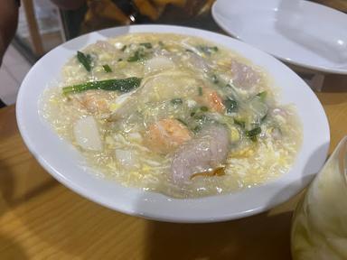 https://horego-prod-outlets-photos.s3.ap-southeast-3.amazonaws.com/horego.com/tegalsari/chinese-restaurant/apeng-kwetiau-medan-kedung-doro/review/thumbnail/af1qipp1bnj1iu0-bz5fo9_6jjelfwuvvjabekjb655o.jpg