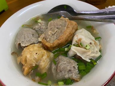 https://horego-prod-outlets-photos.s3.ap-southeast-3.amazonaws.com/horego.com/tegalsari/restaurant/bakso-chukul/review/thumbnail/af1qippdczjcvxsnabqjehwxnri7bg0n70aesdz-ogxi.jpg