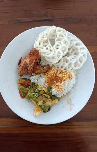 https://horego-prod-outlets-photos.s3.ap-southeast-3.amazonaws.com/horego.com/tegalsari/restaurant/nasi-padang-teluk-belanga/food/thumbnail/AF1QipPje5GHK9W0BGbWTX-EXVsIdQkPW_4L4QMPmioY.jpg