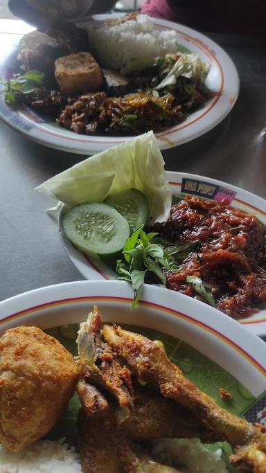 https://horego-prod-outlets-photos.s3.ap-southeast-3.amazonaws.com/horego.com/tembalang/restaurant/ayam-penyet-surabaya/review/thumbnail/af1qipmfbvtxhfzbzalsbgd82vaubkmtkd1rhi4kmm8n.jpg