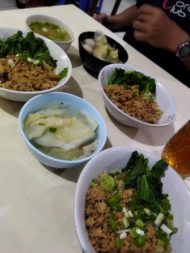 https://horego-prod-outlets-photos.s3.ap-southeast-3.amazonaws.com/horego.com/tembalang/restaurant/mie-ayam-happy/review/thumbnail/af1qipnstvyhnfsdj9dmoyvbixnb9jbp3gdiom_3xpwg.jpg