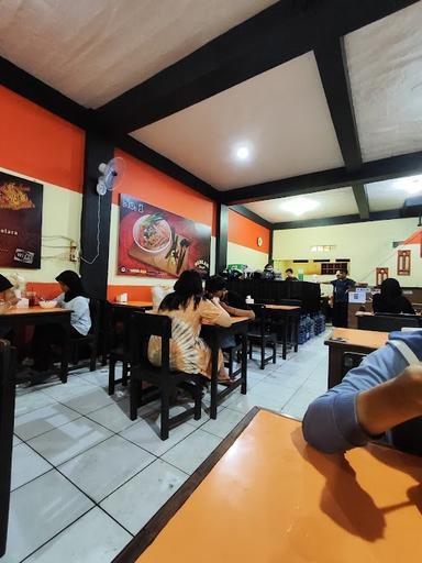 https://horego-prod-outlets-photos.s3.ap-southeast-3.amazonaws.com/horego.com/tembalang/restaurant/seblak-dago-bandung-fatmawati/review/thumbnail/af1qipnq2-2a9cdwxwhov5ybwwcnnsmlorq3hzmxqhoy.jpg