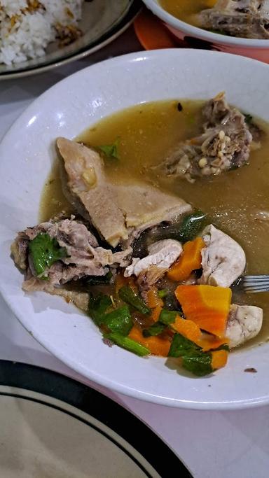 https://horego-prod-outlets-photos.s3.ap-southeast-3.amazonaws.com/horego.com/tembalang/restaurant/sop-ayam-pecok-pak-kenthung/review/thumbnail/af1qipod3akjqysfw3iu5hgks2h_hju2oo2bvn5tl7p5.jpg