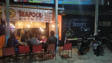 https://horego-prod-outlets-photos.s3.ap-southeast-3.amazonaws.com/horego.com/tengaran/restaurant/kedai-seafood-ken-nedhi/review/thumbnail/af1qippek-ngqy8zzf08hq7-rtl1zdbfxoutotfp5he.jpg