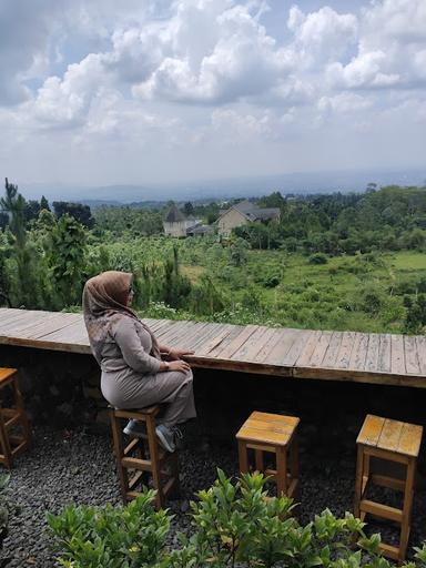 https://horego-prod-outlets-photos.s3.ap-southeast-3.amazonaws.com/horego.com/tenjolaya/restaurant/flora-puncak-senja-cafe-relax/review/thumbnail/af1qipoxyv_fxz28k8sgjgkogvm7ed-fyy7uw9lsoc0a.jpg