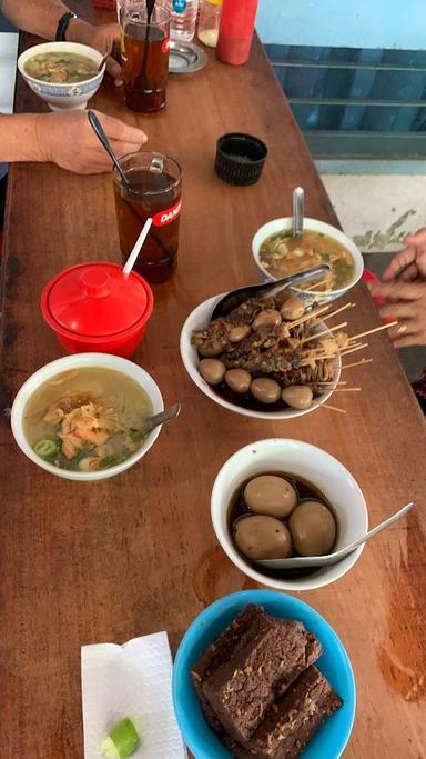 https://horego-prod-outlets-photos.s3.ap-southeast-3.amazonaws.com/horego.com/tingkir/restaurant/soto-ayam-semarang-pak-kempung-/review/thumbnail/af1qipmoyitmrdlzfibp-0xe05dl58kherywr82hlffb.jpg