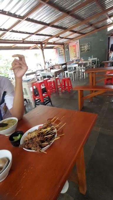 https://horego-prod-outlets-photos.s3.ap-southeast-3.amazonaws.com/horego.com/tingkir/restaurant/soto-ayam-semarang-pak-kempung-/review/thumbnail/af1qippxxn3ruvtopjxj-e5ylaesi_5z55x9dltueylc.jpg