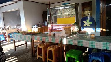 https://horego-prod-outlets-photos.s3.ap-southeast-3.amazonaws.com/horego.com/tingkir/restaurant/soto-seger-ayam-kampung-pak-ndut/review/thumbnail/af1qipmjrvez0op9mqmg0oy3lexdpcsqdbrhymrwle3m.jpg