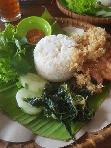 https://horego-prod-outlets-photos.s3.ap-southeast-3.amazonaws.com/horego.com/trucuk/restaurant/waroeng-hawe-sego-wiwit-ayam-kampung/review/thumbnail/af1qipnbyerifyqqixthozonvkxyam_jkl0ct_yx3-t0.jpg