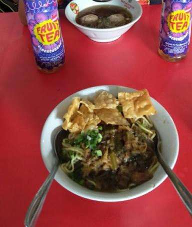 https://horego-prod-outlets-photos.s3.ap-southeast-3.amazonaws.com/horego.com/tumpang/restaurant/bakso-mie-ayam-cak-baim/review/thumbnail/af1qipnktcl0sjgito48g3ik-vv04ftpcpmhaqxsqlyv.jpg