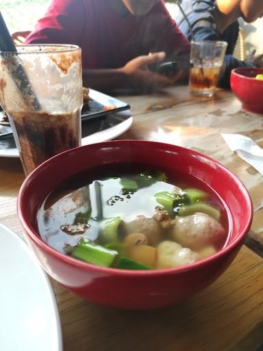 https://horego-prod-outlets-photos.s3.ap-southeast-3.amazonaws.com/horego.com/tumpang/restaurant/lintangan-cafe-resto/review/thumbnail/af1qipoagkmkvuaqqw-f8vsbljsgkl1chsdgzxaqinle.jpg