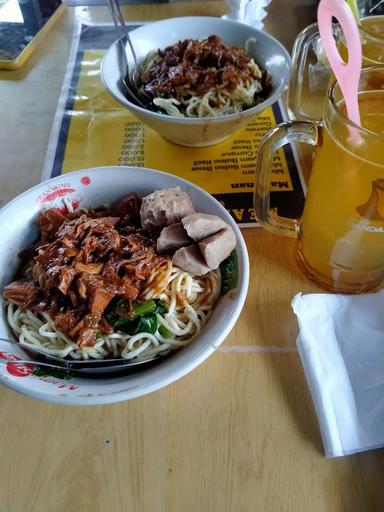 https://horego-prod-outlets-photos.s3.ap-southeast-3.amazonaws.com/horego.com/tumpang/restaurant/mie-ayam-bakso-solo-super-mas-joko/review/thumbnail/af1qipmaixq3konjmngfqtlua4k8n6czrfv5lm5fmbir.jpg